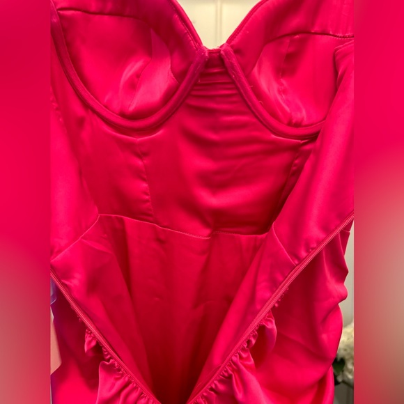 Oh Polly - Size 2 - Ruched Asymmetric Satin Mini Dress in Fuchsia/Pink - HOCO - Picture 4 of 7